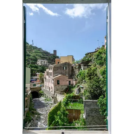 Joivy Light Flat With Great View, Cinque Terre Apartment Vernazza
