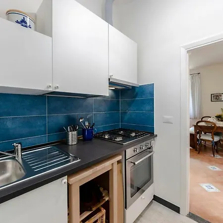 Joivy Light Flat With Great View, Cinque Terre Apartment Vernazza