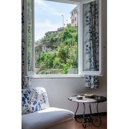Joivy Light Flat With Great View, Cinque Terre Apartment Vernazza