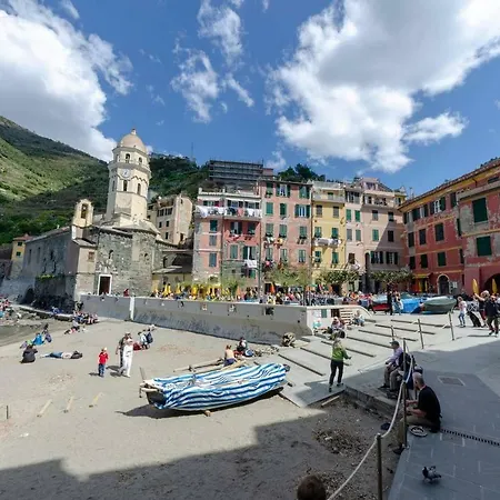 Joivy Light Flat With Great View, Cinque Terre Apartment *