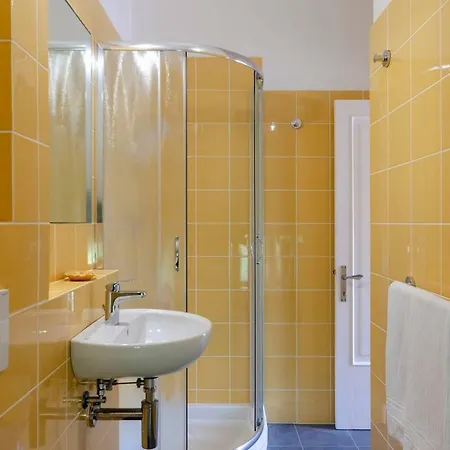 Joivy Light Flat With Great View, Cinque Terre Apartment Vernazza